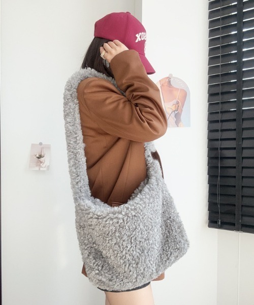 超美品　ショルダーバッグ ノベルティ　モコモコ生地　ココマーク　グレー CHANEL（シャネル） ノベルティ ココマーク 斜め掛け ショルダーバッグ