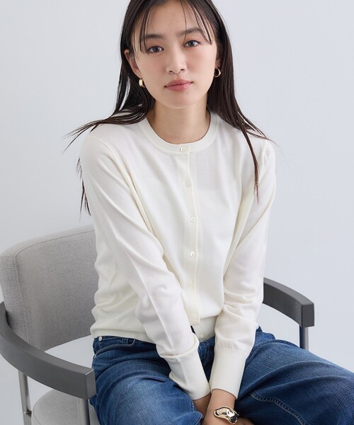 INDIVI（インディヴィ）の「【洗える】ハイゲージニットカーディガン（カーディガン/ボレロ・レディース・チャコール/ブラック/レッド系1/サックスブルー/オフホワイト・05/13/15 /34/38/19）」の2枚目の写真