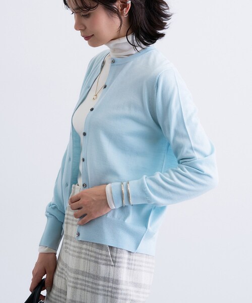 INDIVI（インディヴィ）の「【洗える】ハイゲージニットカーディガン（カーディガン/ボレロ・レディース・チャコール/ブラック/レッド系1/サックスブルー/オフホワイト・05/13/15 /34/38/19）」の14枚目の写真