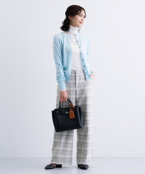 INDIVI（インディヴィ）の「【洗える】ハイゲージニットカーディガン（カーディガン/ボレロ・レディース・チャコール/ブラック/レッド系1/サックスブルー/オフホワイト・05/13/15 /34/38/19）」の15枚目の写真