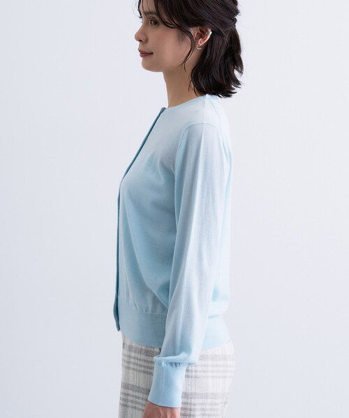 INDIVI（インディヴィ）の「【洗える】ハイゲージニットカーディガン（カーディガン/ボレロ・レディース・チャコール/ブラック/レッド系1/サックスブルー/オフホワイト・05/13/15 /34/38/19）」の22枚目の写真