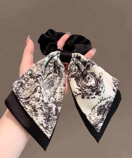 Vini（ヴィニ）の「ヘアスカーフ シュシュ ヘアタイ（シュシュ・レディース・ブラック系2/ブラウン系2/ブラウン系1/ブラック系3/ブラック系1・FREE）」の7枚目の写真