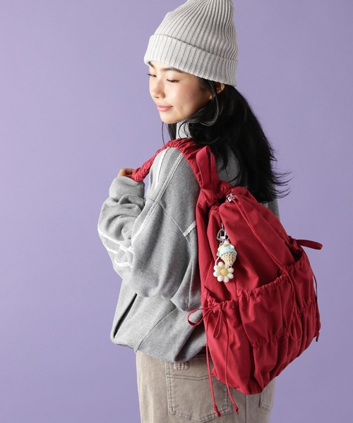 tiny tiny（ティニーティニー）の「ギャザースリングバッグ[tiny tiny(ティニーティニー)]（ショルダーバッグ・レディース・ブラック/レッド・0）」の2枚目の写真