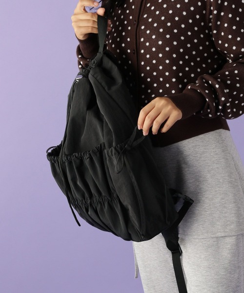 tiny tiny（ティニーティニー）の「ギャザースリングバッグ[tiny tiny(ティニーティニー)]（ショルダーバッグ・レディース・ブラック/レッド・0）」の4枚目の写真