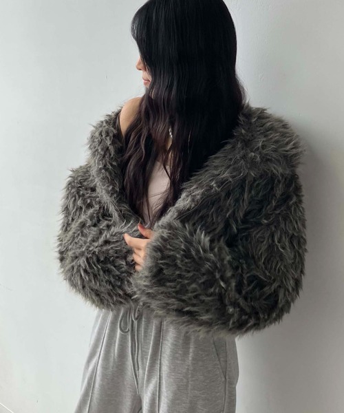 AS KNOW AS plus(アズノゥアズプラス)の「♪Wジップファスナー フェイクファーブルゾン(ブルゾン・レディース・グレイッシュベージュ/アイボリー系/チャコールグレー/ベージュ×ブラック/ブラウン系/チャコールグレー×ブラック・FREE)」の2枚目の写真