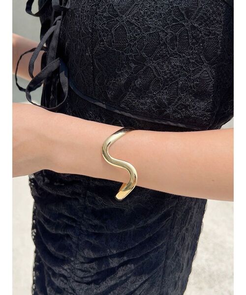 RESEXXY（リゼクシー）の「ニュアンスメタルバングル（バングル/リストバンド・レディース・ゴールド/シルバー・FREE）」の2枚目の写真