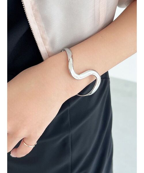 RESEXXY（リゼクシー）の「ニュアンスメタルバングル（バングル/リストバンド・レディース・ゴールド/シルバー・FREE）」の8枚目の写真