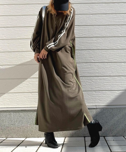 Q(キュー)の「ソフトダンボールバイカラーラインワンピース(ワンピース・レディース・ブラック/ダークオリーブ・MEDIUM)」の2枚目の写真