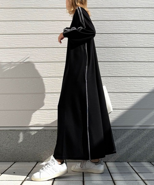 Q(キュー)の「ソフトダンボールバイカラーラインワンピース(ワンピース・レディース・ブラック/ダークオリーブ・MEDIUM)」の1枚目の写真