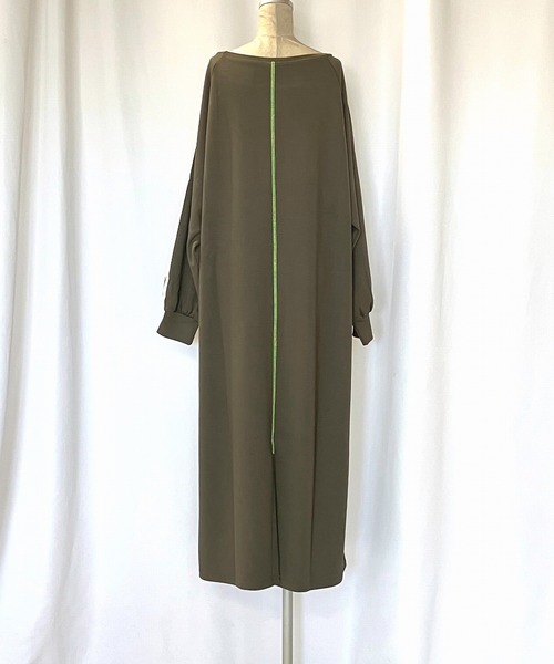 Q(キュー)の「ソフトダンボールバイカラーラインワンピース(ワンピース・レディース・ブラック/ダークオリーブ・MEDIUM)」の14枚目の写真