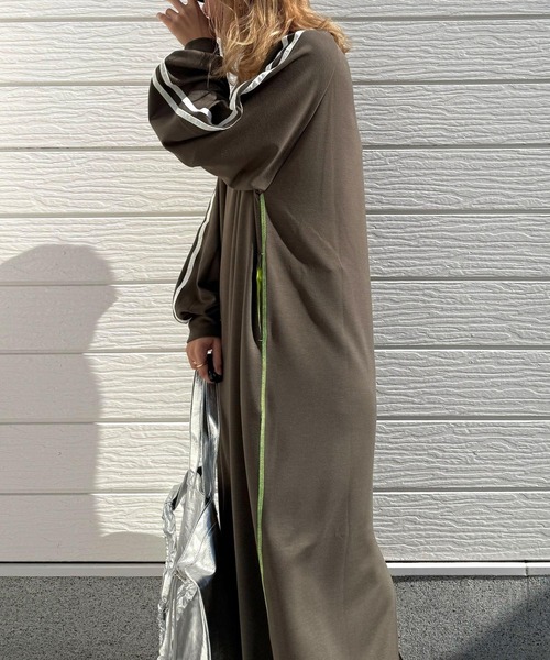 Q(キュー)の「ソフトダンボールバイカラーラインワンピース(ワンピース・レディース・ブラック/ダークオリーブ・MEDIUM)」の5枚目の写真