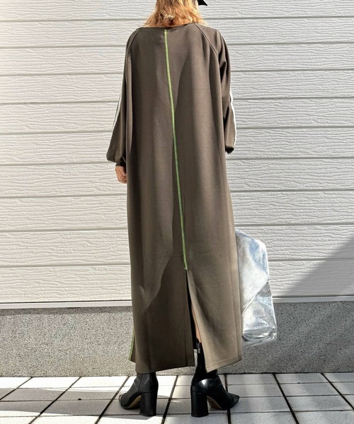 Q(キュー)の「ソフトダンボールバイカラーラインワンピース(ワンピース・レディース・ブラック/ダークオリーブ・MEDIUM)」の11枚目の写真