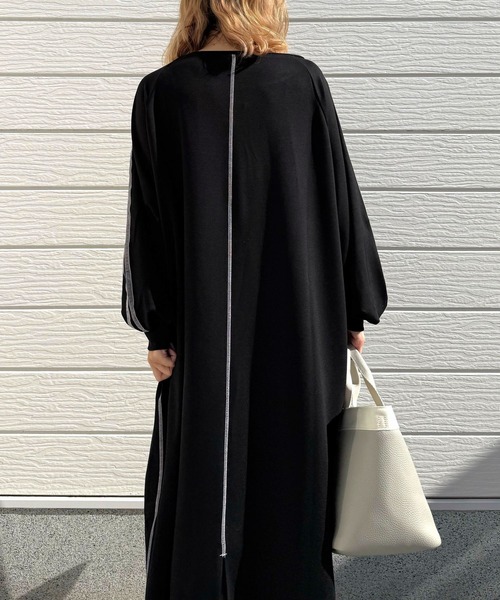 Q(キュー)の「ソフトダンボールバイカラーラインワンピース(ワンピース・レディース・ブラック/ダークオリーブ・MEDIUM)」の10枚目の写真