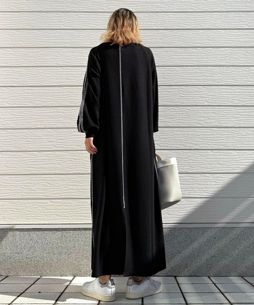 Q(キュー)の「ソフトダンボールバイカラーラインワンピース(ワンピース・レディース・ブラック/ダークオリーブ・MEDIUM)」の12枚目の写真