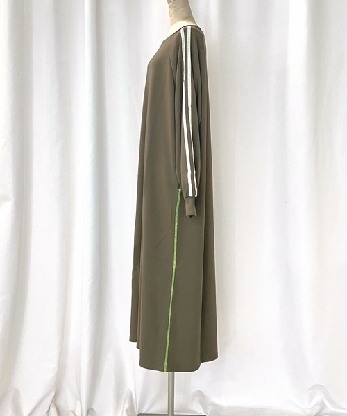 Q(キュー)の「ソフトダンボールバイカラーラインワンピース(ワンピース・レディース・ブラック/ダークオリーブ・MEDIUM)」の20枚目の写真