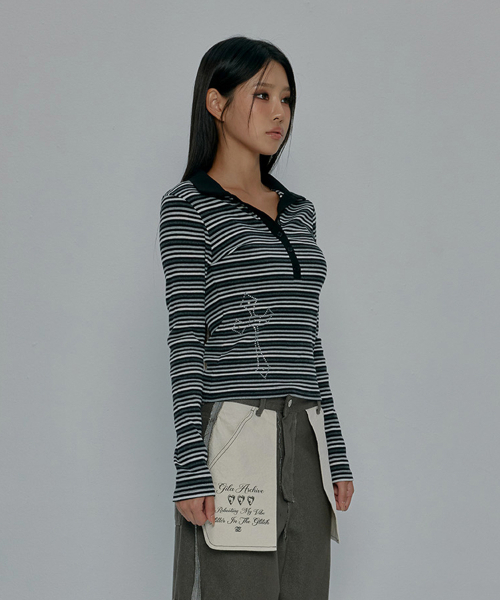 GILAARCHIVE（ギラアーカイブ）の「CROSS BUTTON COLLAR STRIPE LONG SLEEVE_CHARCOAL（ポロシャツ・レディース・チャコール・FREE）」の2枚目の写真