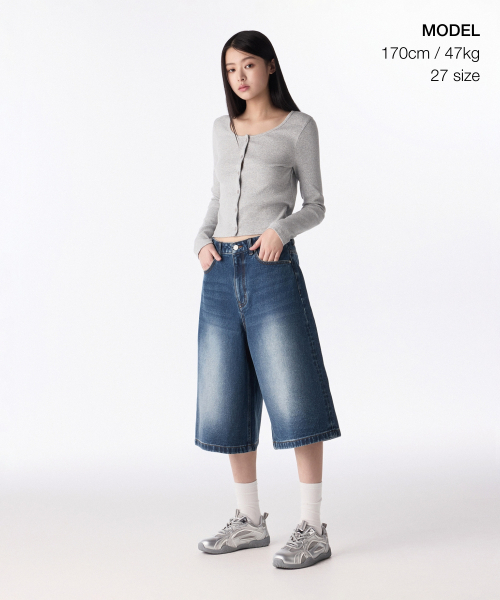 MUSINSA STANDARD WOMAN（ムシンサスタンダードウーマン）の「ウィメンズビッグブラシワイドバミューダデニムパンツ[ミディアムインディゴ]（デニムパンツ・レディース・その他・29/30/27/26/25/24/28）」の2枚目の写真
