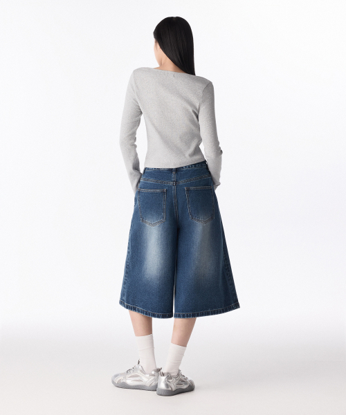 MUSINSA STANDARD WOMAN（ムシンサスタンダードウーマン）の「ウィメンズビッグブラシワイドバミューダデニムパンツ[ミディアムインディゴ]（デニムパンツ・レディース・その他・29/30/27/26/25/24/28）」の3枚目の写真