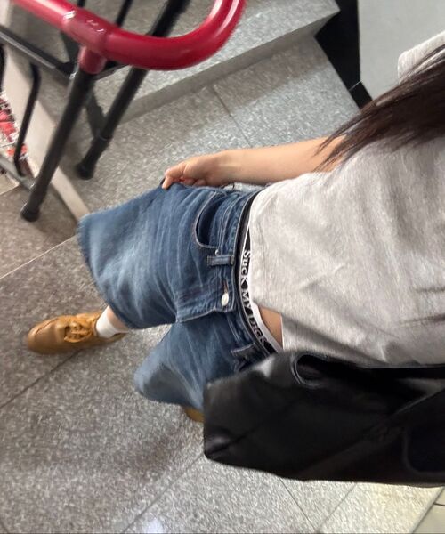 MUSINSA STANDARD WOMAN（ムシンサスタンダードウーマン）の「ウィメンズビッグブラシワイドバミューダデニムパンツ[ミディアムインディゴ]（デニムパンツ・レディース・その他・29/30/27/26/25/24/28）」の12枚目の写真