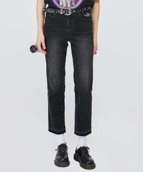VVV(ブイブイブイ)の「Straight Slim Fit Denim Pants _ Black(デニムパンツ・レディース・ブラック・SMALL)」の1枚目の写真