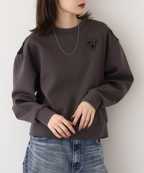 EGLANTINE（エグランティーヌ）の「EGLANTINE ブローチ風チェリー＆レースカットソー長袖（Tシャツ/カットソー・レディース・チャコールグレー/ブラウン/ブラック・38）」の3枚目の写真