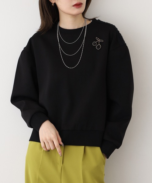 EGLANTINE（エグランティーヌ）の「EGLANTINE ブローチ風チェリー＆レースカットソー長袖（Tシャツ/カットソー・レディース・チャコールグレー/ブラウン/ブラック・38）」の4枚目の写真