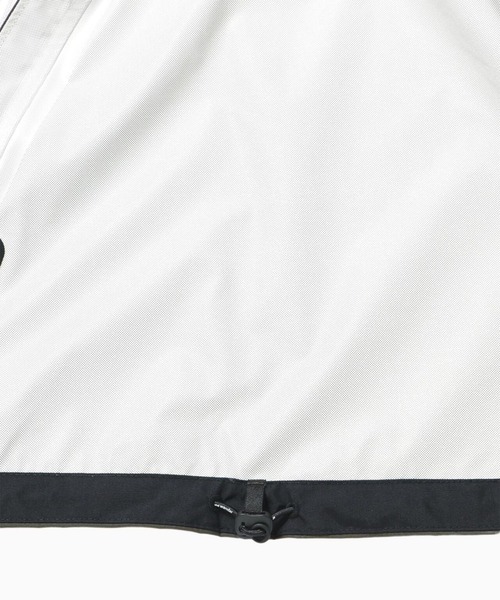 and wander（アンドワンダー）の「【and wander】2.5L hiker rain jacket（マウンテンパーカー・メンズ・ブラック/カーキ・M/L）」の5枚目の写真