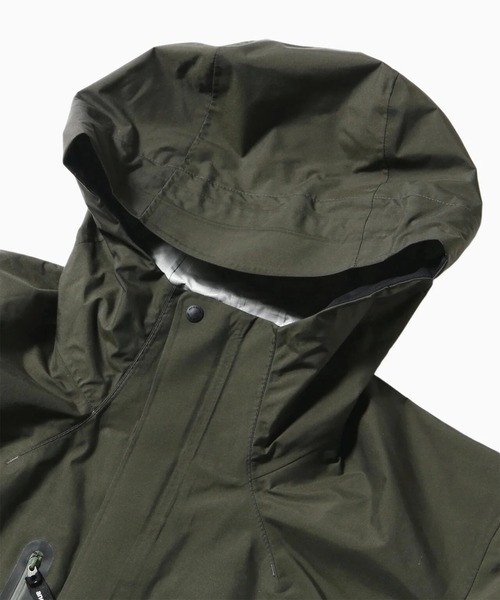 and wander（アンドワンダー）の「【and wander】2.5L hiker rain jacket（マウンテンパーカー・メンズ・ブラック/カーキ・M/L）」の22枚目の写真