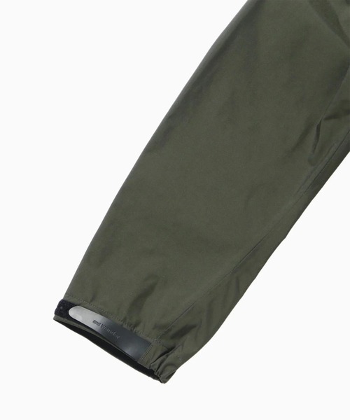 and wander（アンドワンダー）の「【and wander】2.5L hiker rain jacket（マウンテンパーカー・メンズ・ブラック/カーキ・M/L）」の13枚目の写真
