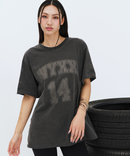 NYXX(エヌワイエックスエックス)の「NUMBER 14 PIGMENT TEE CHARCOAL(Tシャツ/カットソー・レディース・その他・MEDIUM/SMALL)」の1枚目の写真