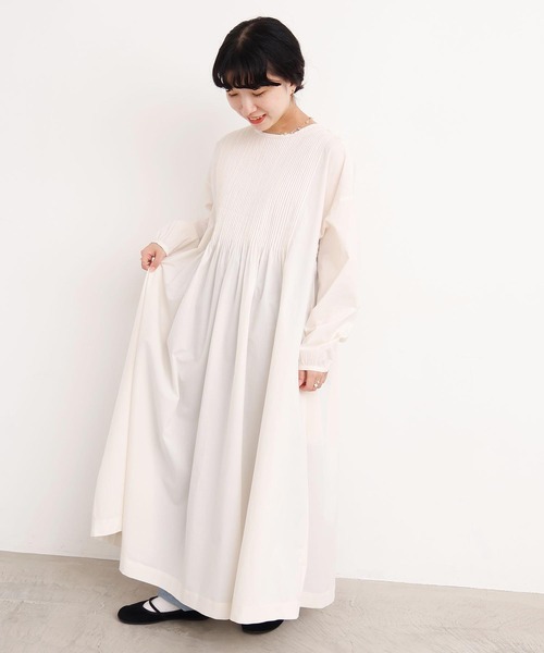 l'atelier du savon（アトリエドサボン）の「バスクシャツみたいなピンタックワンピース（ワンピース・レディース・オフホワイト/サックスブルー/ブラック/ピンク/レッド・FREE）」の2枚目の写真