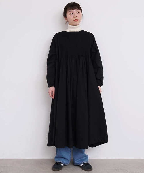 l'atelier du savon（アトリエドサボン）の「バスクシャツみたいなピンタックワンピース（ワンピース・レディース・オフホワイト/サックスブルー/ブラック/ピンク/レッド・FREE）」の3枚目の写真