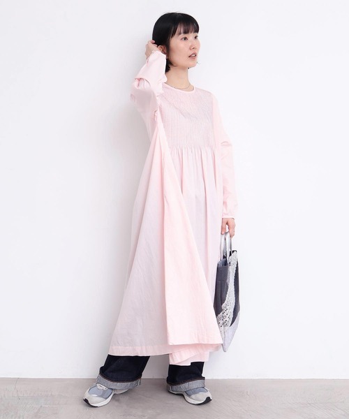 l'atelier du savon（アトリエドサボン）の「バスクシャツみたいなピンタックワンピース（ワンピース・レディース・オフホワイト/サックスブルー/ブラック/ピンク/レッド・FREE）」の17枚目の写真