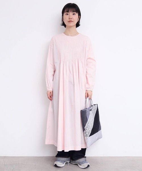 l'atelier du savon（アトリエドサボン）の「バスクシャツみたいなピンタックワンピース（ワンピース・レディース・オフホワイト/サックスブルー/ブラック/ピンク/レッド・FREE）」の16枚目の写真