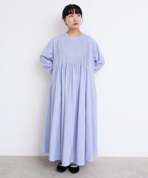 l'atelier du savon（アトリエドサボン）の「バスクシャツみたいなピンタックワンピース（ワンピース・レディース・オフホワイト/サックスブルー/ブラック/ピンク/レッド・FREE）」の6枚目の写真