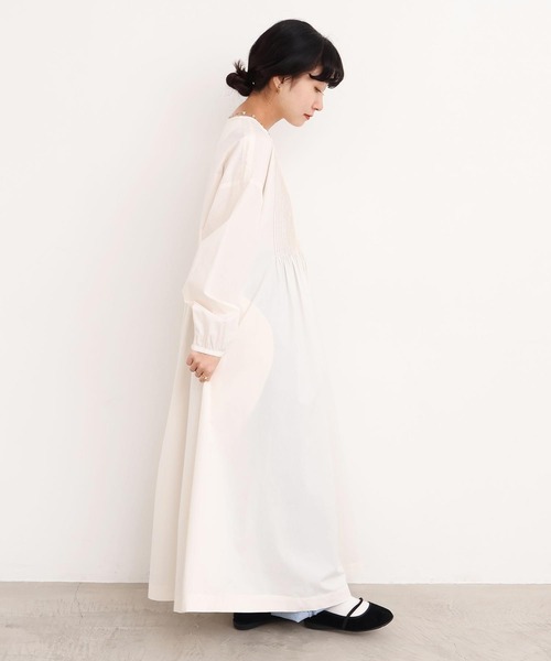 l'atelier du savon（アトリエドサボン）の「バスクシャツみたいなピンタックワンピース（ワンピース・レディース・オフホワイト/サックスブルー/ブラック/ピンク/レッド・FREE）」の20枚目の写真