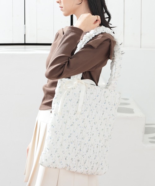 Honeys（ハニーズ）の「柄ギャザートート（トートバッグ・レディース・ホワイト系その他/ブラック系その他/イエロー系その他/ピンク系その他・FREE）」の2枚目の写真