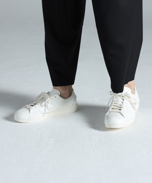 Y-3(ワイスリー)の「Y-3 SUPERSTAR(スニーカー・メンズ・ホワイト・25.5cm/26.0cm/26.5cm/27.0cm/27.5cm/28.0cm/28.5cm/23.5cm/24.5cm/22.5cm/23.0cm/24.0cm/29.0cm/29.5cm)」の1枚目の写真