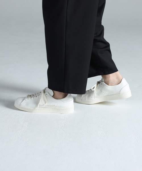 Y-3(ワイスリー)の「Y-3 SUPERSTAR(スニーカー・メンズ・ホワイト・25.5cm/26.0cm/26.5cm/27.0cm/27.5cm/28.0cm/28.5cm/23.5cm/24.5cm/22.5cm/23.0cm/24.0cm/29.0cm/29.5cm)」の2枚目の写真