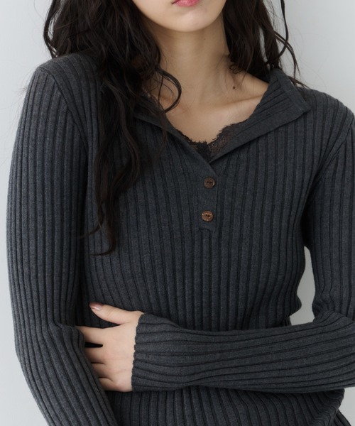 NUJOH(ヌゾ)の「Layered Lace Henley Knit / レイヤードレースヘンリーニット(Tシャツ/カットソー・レディース・ライトベージュ/ブラウン/ホワイト/チャコールグレー・FREE)」の3枚目の写真