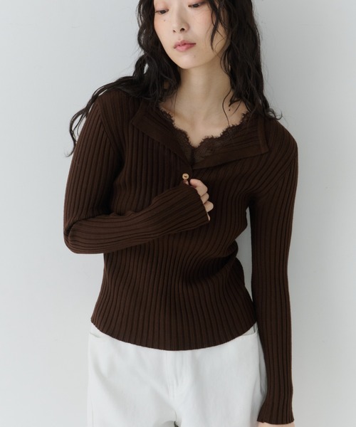NUJOH(ヌゾ)の「Layered Lace Henley Knit / レイヤードレースヘンリーニット(Tシャツ/カットソー・レディース・ライトベージュ/ブラウン/ホワイト/チャコールグレー・FREE)」の6枚目の写真
