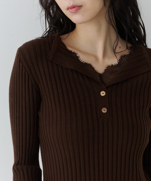 NUJOH(ヌゾ)の「Layered Lace Henley Knit / レイヤードレースヘンリーニット(Tシャツ/カットソー・レディース・ライトベージュ/ブラウン/ホワイト/チャコールグレー・FREE)」の8枚目の写真
