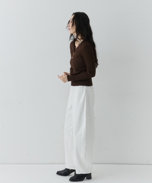 NUJOH(ヌゾ)の「Layered Lace Henley Knit / レイヤードレースヘンリーニット(Tシャツ/カットソー・レディース・ライトベージュ/ブラウン/ホワイト/チャコールグレー・FREE)」の12枚目の写真