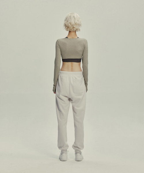 IBA NENETS(イバネネツ)の「ツイストディテールカバートップ-カーキ(Tシャツ/カットソー・レディース・その他・SMALL/MEDIUM)」の4枚目の写真