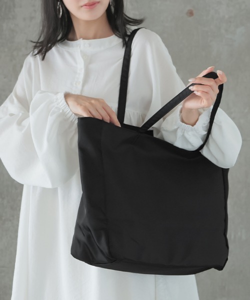 HUG.U(ハグユー)の「大容量 シンプルトートバッグ(トートバッグ・レディース・グレイッシュベージュ/ブラック/ネイビー/ダークグレー/サンドベージュ/カーキブラウン・FREE)」の18枚目の写真