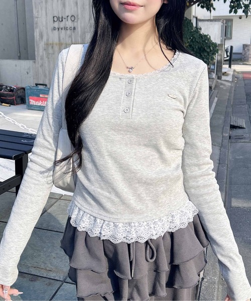 INGNI（イング）の「ヘンリーネックレース付プレートロゴ長袖リブトップス（Tシャツ/カットソー・レディース・ブラック/グレー・M）」の7枚目の写真