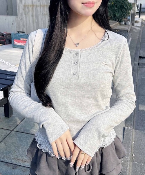 INGNI（イング）の「ヘンリーネックレース付プレートロゴ長袖リブトップス（Tシャツ/カットソー・レディース・ブラック/グレー・M）」の8枚目の写真