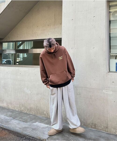 VENHIT(ベンヒット)の「VH CREW フードパーカー(パーカー・レディース・ブラック/ブラウン/グレー/カーキ/バーガンディー・MEDIUM/LARGE/X-LARGE/2XL)」の11枚目の写真