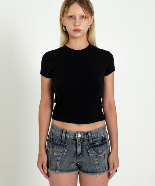 A FEW COMMENTS（アフューコメンツ）の「ベーシッククロップTシャツ ブラック（Tシャツ/カットソー・レディース・その他・FREE）」の2枚目の写真