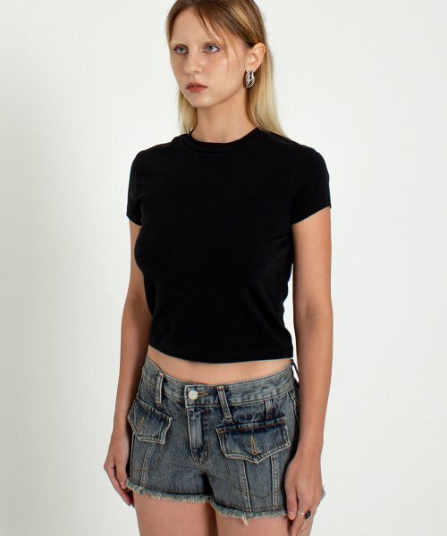 A FEW COMMENTS（アフューコメンツ）の「ベーシッククロップTシャツ ブラック（Tシャツ/カットソー・レディース・その他・FREE）」の3枚目の写真